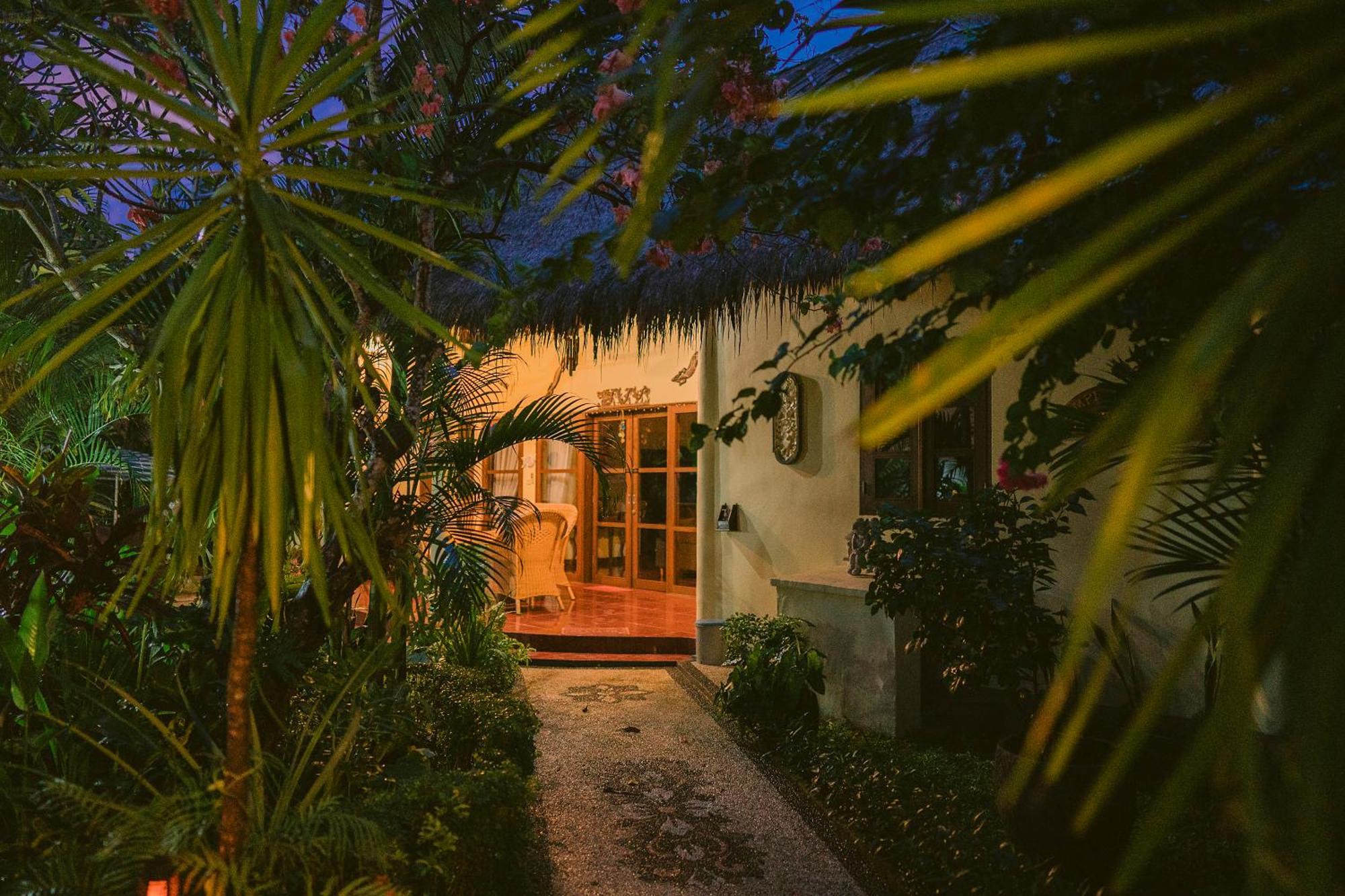 Medewi Bay Retreat Hotel Pulukan Exterior photo